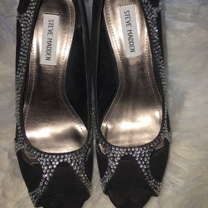 Steve Madden suede,platform open toe pumps.